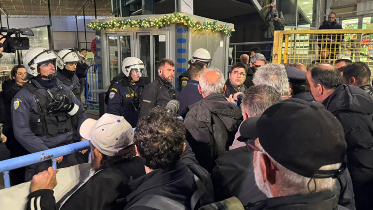 Ένταση έξω από την Agrotica, αγρότες θέλουν να μπουν στα εγκαίνια, δείτε βίντεο 