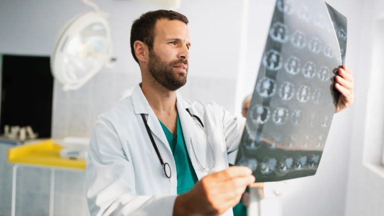 Ακτινολόγοι – καταγγελίες: Το Υπουργείο Υγείας θεσπίζει «ανύπαρκτη» ιατρική εξειδίκευση – Οι κίνδυνοι για τους ασθενείς