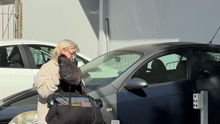 Παραδόθηκε η Ελένη Ζαρούλια στο ΑΤ Πεύκης
