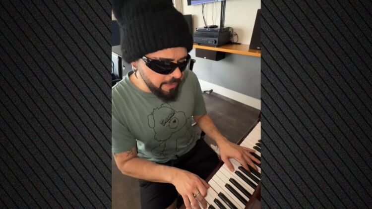 Ο Ακύλας παρουσίασε τη μελαγχολική εκδοχή του Ferto, δείτε βίντεο