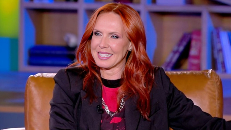 Εβελίνα Παπούλια: Δεν θέλω να πεθάνω παντρεμένη, αλλά ελεύθερη και απόλυτα ερωτευμένη με τον άνθρωπο που είμαι