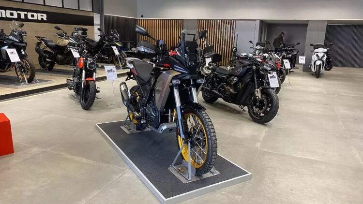 Πριν το Πάσχα διαθέσιμη η νέα QJMotor SRT 450 RX με την απίστευτα χαμηλή τιμή