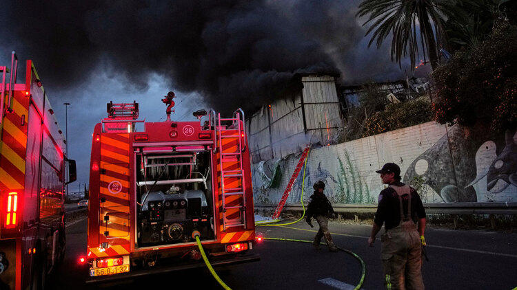 Οι ΗΠΑ στέλνουν 5.000 πεζοναύτες και πολεμικά πλοία στη Μέση Ανατολή - «Ο Πούτιν ίσως βοηθάει το Ιράν, ο πόλεμος θα τελειώσει όταν το νιώσω» λέει ο Τραμπ