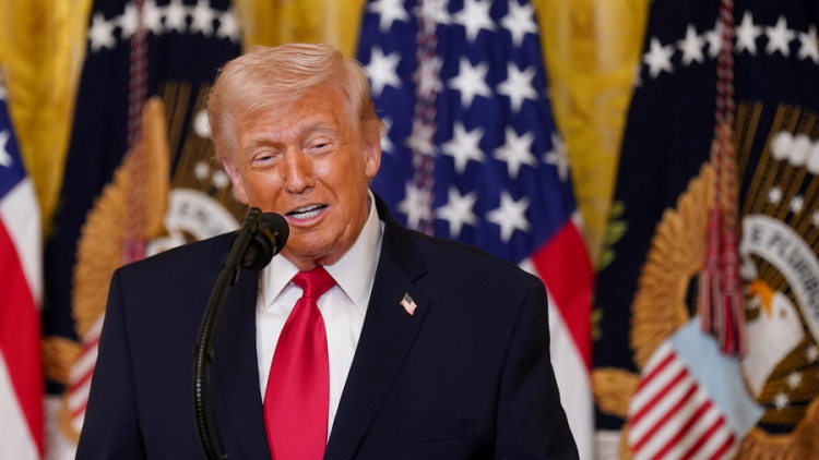 Τραμπ: Θα παρέχουμε στρατιωτική συνοδεία για τα τάνκερ στα Στενά του Ορμούζ, αν χρειαστεί