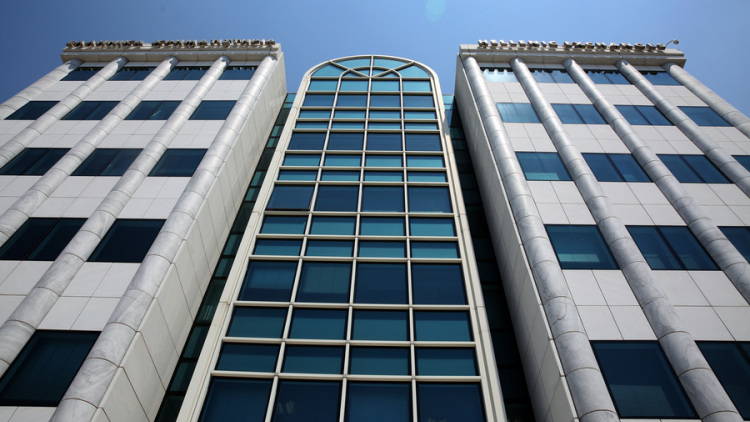 Στο «κόκκινο» παραμένει το Χρηματιστήριο Αθηνών σε συντονισμό με τις υπόλοιπες αγορές