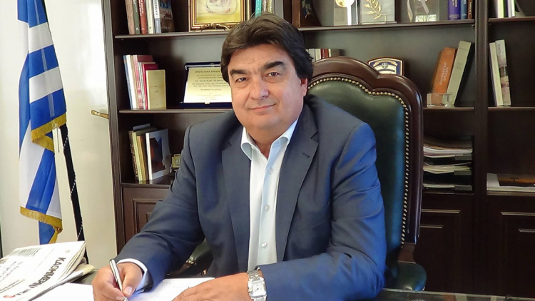 Ο Γιαννακούρας παίρνει την έδρα Κωνσταντινόπουλου στην Αρκαδία, αλλά... πρέπει να τον ξαναπάρουν στο ΠΑΣΟΚ γιατί τον έχουν διαγράψει! 