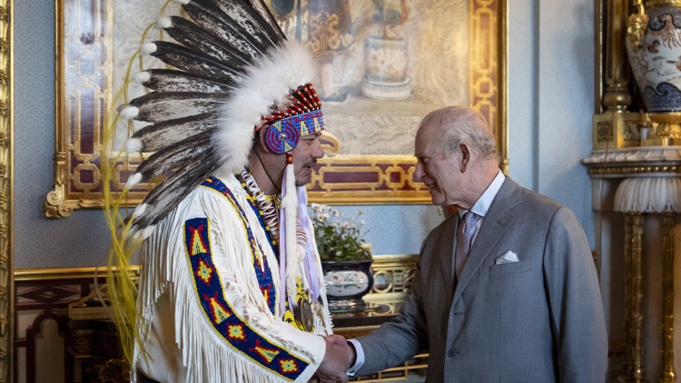 Ανήσυχος για το αυτονομιστικό κίνημα στην Αλμπέρτα του Καναδά δηλώνει ο Κάρολος μετά τη συνάντηση με αυτόχθονες
