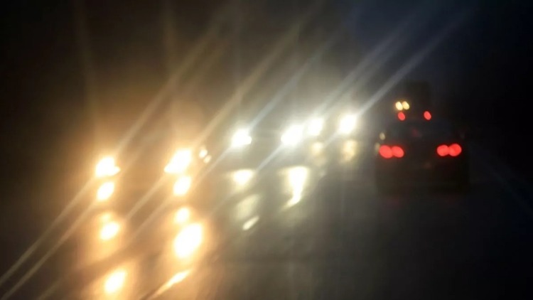 Τι φταίει και οι σύγχρονοι προβολείς αυτοκινήτων τυφλώνουν;
