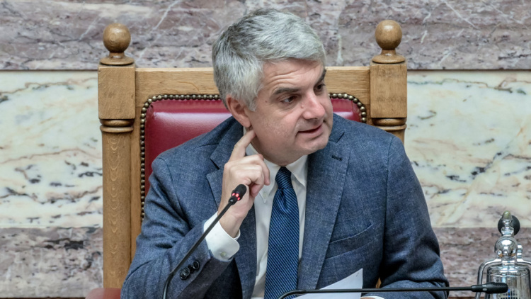 Παίζει τα ρέστα του ο Ανδρουλάκης: Πώς η διαγραφή Κωνσταντινόπουλου μπορεί να γυρίσει μπούμερανγκ - Ο ρόλος των δελφίνων