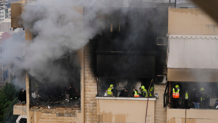 Το Ιράν λέει ότι χτύπησε αμερικανικές βάσεις σε Άμπου Ντάμπι και Μπαχρέιν, απειλεί με «αιματοχυσία» αν οι ΗΠΑ στοχεύσουν τον Μοτζτάμπα Χαμενεΐ