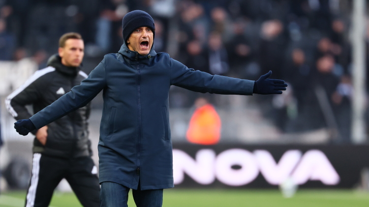 Ραζβάν Λουτσέσκου: «Είμαστε δίπλα στην οικογένεια του φιλάθλου, που δολοφονήθηκε»