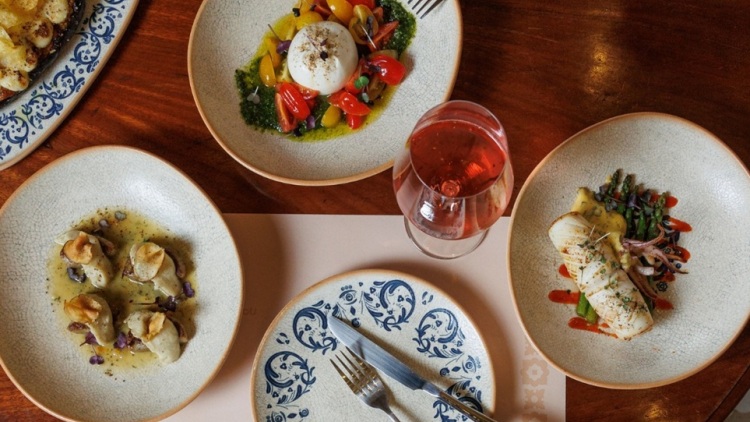 Γιαγιά Κούκου: Παστιτσάδα με βάθος και μοσχαρίσιο οσομπούκο που θα θυμάστε