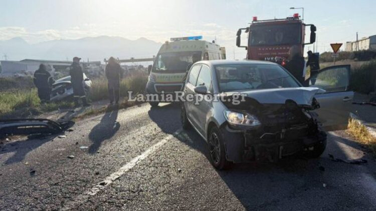 Τρεις τραυματίες μετά από τροχαίο στη Λαμία, δείτε βίντεο και φωτογραφίες