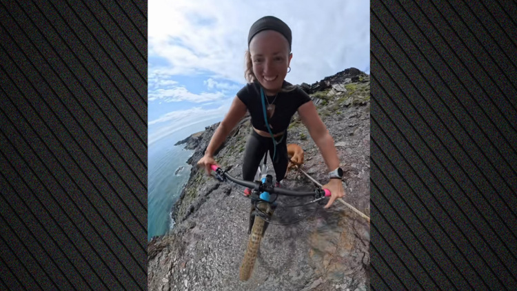 Βίντεο που κόβει την ανάσα: Ισπανίδα ποδηλάτισσα γλιστράει σε γκρεμό και γλιτώνει παρά τρίχα