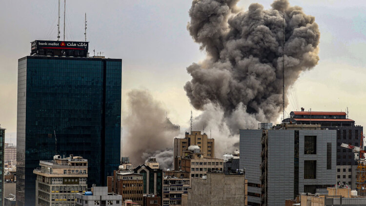 Καλό... Πάσχα από τις IDF στο Ιράν, «θα χτυπάμε τουλάχιστον για τρεις εβδομάδες ακόμα» - «Ανοιχτά για όλους, εκτός από τις ΗΠΑ και τους συμμάχους τους, τα Στενά του Ορμούζ» λέει το Ιράν