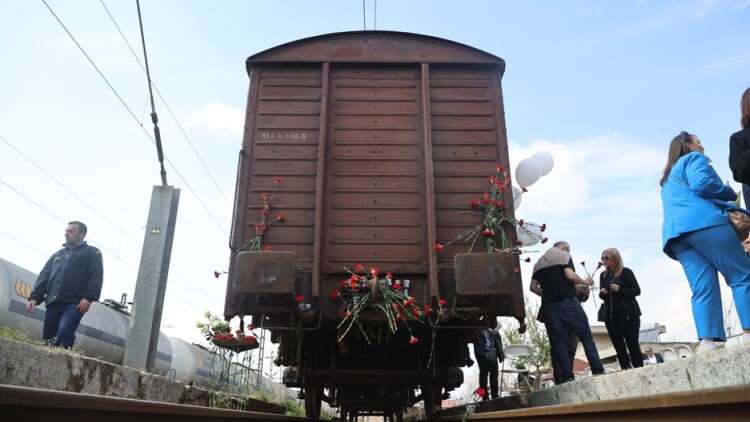 15 Μαρτίου 1943: Το πρώτο τρένο που έφυγε από Θεσσαλονίκη για Άουσβιτς και η επέτειος που θυμίζει πού οδηγεί το μίσος