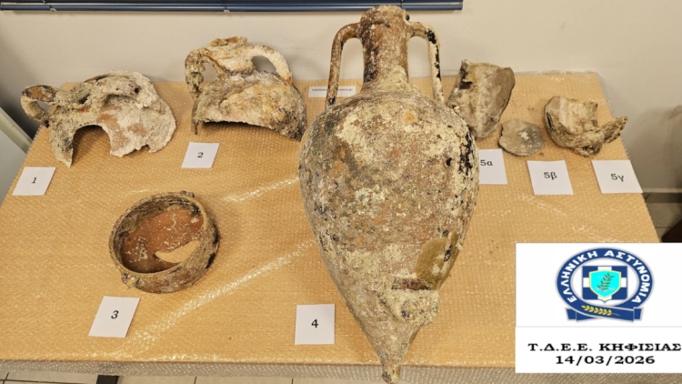 Χειροπέδες σε 50χρονο στην Κηφισιά που είχε στην κατοχή του αρχαίους αμφορείς