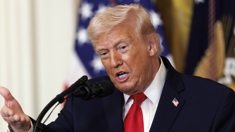 Τραμπ: Καταστρέψαμε τα πάντα στο νησί Χαργκ εκτός από την περιοχή που φεύγουν οι αγωγοί για το πετρέλαιο, δείτε live