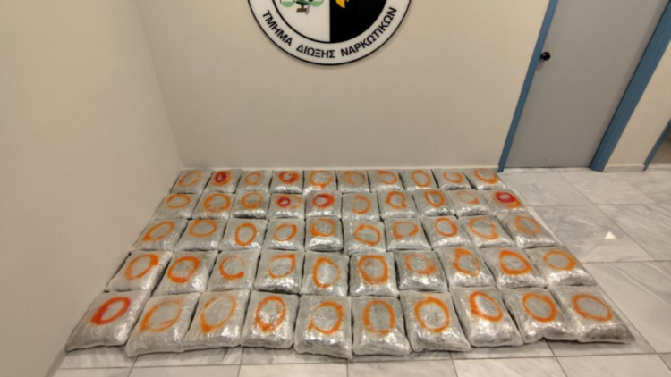 Σύλληψη 26χρονου στην Καστοριά με 56 κιλά κάνναβης σε ταξιδιωτικούς σάκους 