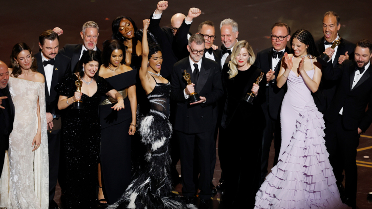 Όσκαρ 2026: Ο θρίαμβος που άργησε, η απρόσμενη νίκη με ελληνικό χρώμα, και η δημόσια εξομολόγηση της Στρέιζαντ για τον Ρέντφορντ