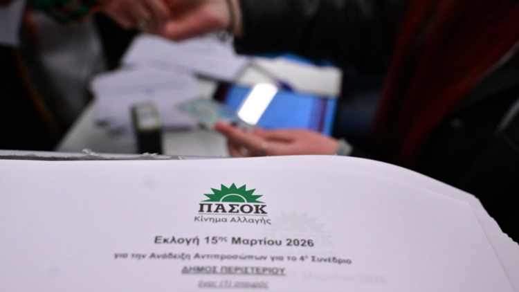 ΠΑΣΟΚ: Εκπλήξεις στην ψηφοφορία για συνέδρους,  μέτωπο κορυφαίων κατά Ανδρουλάκη παρά τον «αλγόριθμο»