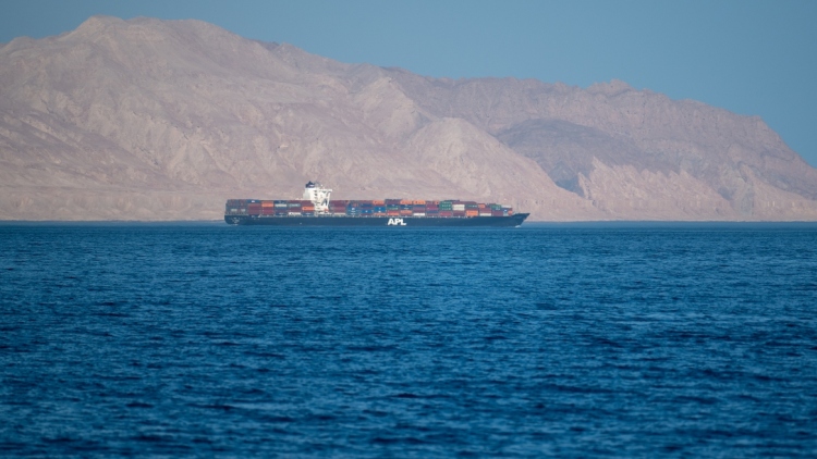 240 φορτηγά πλοία εγκλωβισμένα στο Στενό του Ορμούζ, αυξάνονται οι διελεύσεις κινεζικών πλοίων
