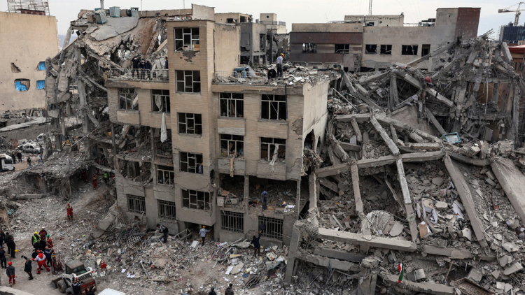 Ο Τραμπ πιέζει ΝΑΤΟ, Κίνα για τα Στενά του Ορμούζ και σκέφτεται χερσαία επιχείρηση στη νήσο Χαργκ - Το Ιράν απειλεί το αεροπλανοφόρο USS Ford και τις βάσεις που το στηρίζουν