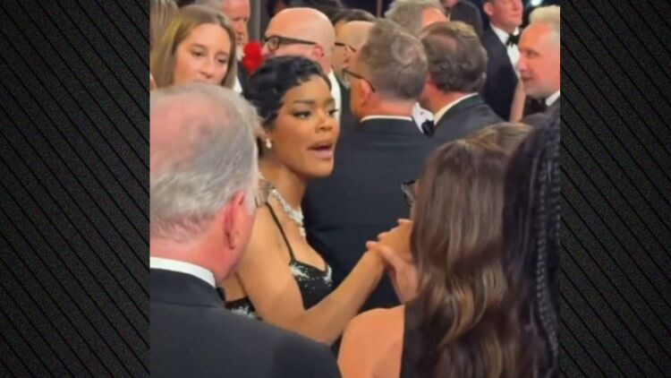 Σε ένταση η Τέγιανα Τέιλορ στα Όσκαρ 2026: Εκνευρίστηκε με άντρα που υποστήριξε ότι πήγε να τη σπρώξει