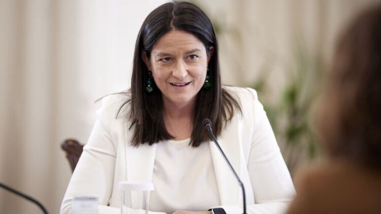 Κεραμέως για νέα συλλογική σύμβαση εργασίας στον επισιτισμό: Αυξήσεις από 6% έως 25% σε 400.000 εργαζόμενους