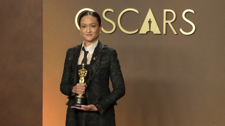 Ότομ Ντουράλντ Αρκάποου: Η πρώτη γυναίκα νικήτρια του Όσκαρ Φωτογραφίας χειριζόταν μόνη της μια κάμερα 30 κιλών