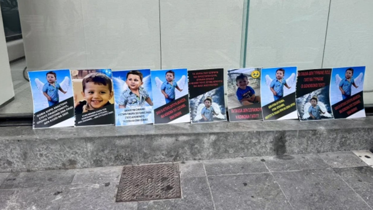 «Δεν με ρώτησε για το παιδί, αλλά αν έφαγαν τα σκυλιά»: Συγκλόνισε η κατάθεση αστυνομικού στη δίκη για τον 3χρονο Άγγελο