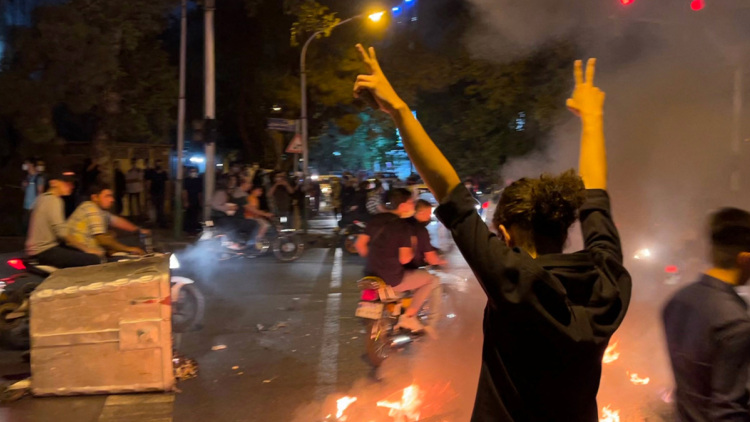 Washington Post: Το Ισραήλ καλεί τους Ιρανούς να διαδηλώσουν κατά του καθεστώτος, αν και γνωρίζει ότι τους στέλνει σε μαζική σφαγή!