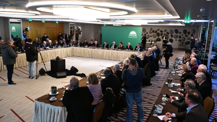 Με αιχμές για Δούκα, Γερουλάνο, Χριστοδουλάκη στην πρεμιέρα διεύρυνσης με Πελεγρίνη ο Ανδρουλάκης: «Στο ΠΑΣΟΚ δεν υπάρχουν τιμάρια»