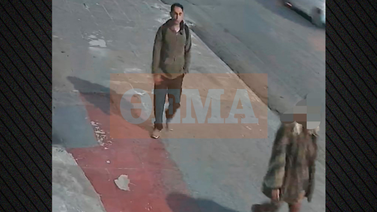 Καρέ-καρέ η στιγμή που ο «δράκος» του Πειραιά επιτίθεται σε γυναίκα, «ξαφνικά ένιωσα δύο χέρια να με τραβάνε προς τα κάτω»