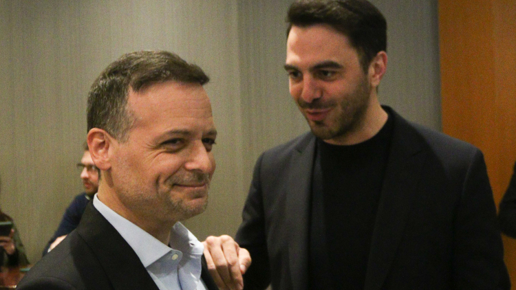 Συνεχίζεται η περιδίνηση στο ΠΑΣΟΚ: Η ανταλλαγή μηνυμάτων Δούκα και Χριστοδουλάκη, τα …τιμάρια και η τελευταία ομιλία του Οδυσσέα στη Βουλή
