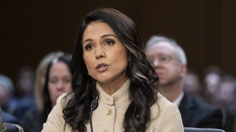 Ένταση σε ακρόαση της Γκάμπαρντ στη Γερουσία: Διφορούμενες θέσεις για την απειλή του Ιράν στη γραπτή και την προφορική τοποθέτηση
