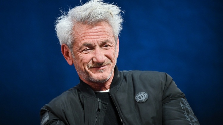 Σον Πεν: Τιμήθηκε με ένα διαφορετικό «Όσκαρ» στην Ουκρανία (βίντεο)