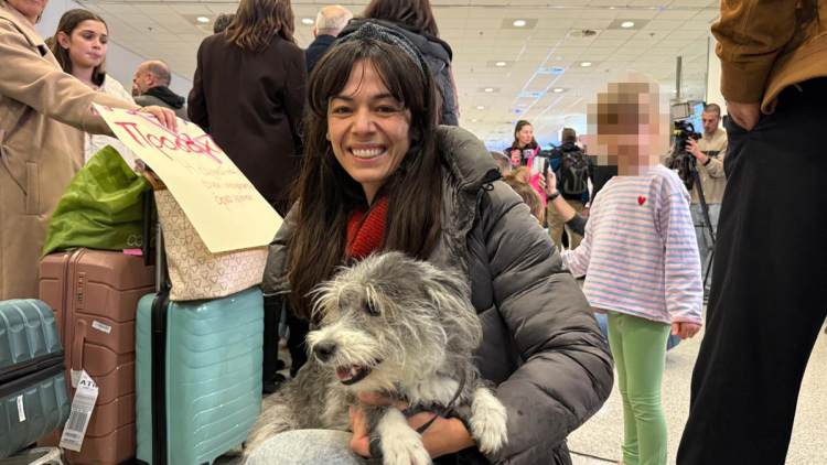 Ολοκληρώθηκε με επιτυχία η επιχείρηση «Κιβωτός», επέστρεψαν από το Ντουμπάι 90 ιδιοκτήτες με περίπου 100 ζώα, δείτε εικόνες
