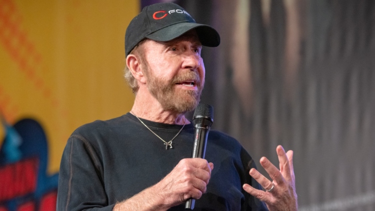 Τσακ Νόρις: Εσπευσμένα στο νοσοκομείο ο ηθοποιός, άγνωστη η κατάσταση της υγείας του