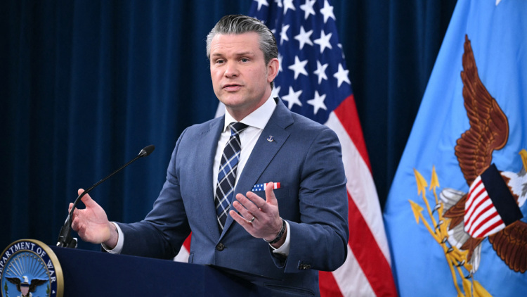 «Ο κόσμος και οι αχάριστοι Ευρωπαίοι πρέπει να ευχαριστούν τον Τραμπ, σήμερα θα γίνει το πιο μεγάλο κύμα της επίθεσης» λέει ο Χέγκσεθ - Μπαράζ πυραύλων προς το Ισραήλ