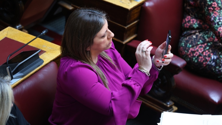 Βουλή: Ο Κακλαμάνης ετοιμάζει απαγόρευση βιντεοσκοπήσεων στην Ολομέλεια μετά το επεισόδιο Κωνσταντοπούλου-Γεωργιάδη