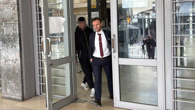 Ελεύθερος με αναβαθμισμένο κατηγορητήριο ο 19χρονος φίλος του Κλεομένη, θα απολογηθεί ξανά το Σάββατο