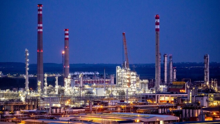 Στα $114 έφτασε το πετρέλαιο, άλμα 30% στο ευρωπαϊκό φυσικό αέριο μετά τα πλήγματα σε ενεργειακές υποδομές της Μέσης Ανατολής