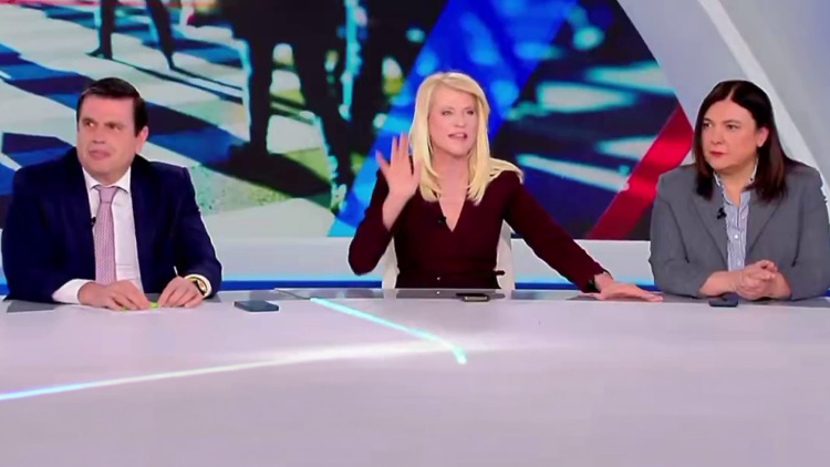 «Όταν έχω κάτι, θα το πω»: Η Τζάκρη δεν απέκλεισε επιστροφή στο ΠΑΣΟΚ, «είστε πολιτική τουρίστρια» σχολίασε ο Καιρίδης, δείτε βίντεο