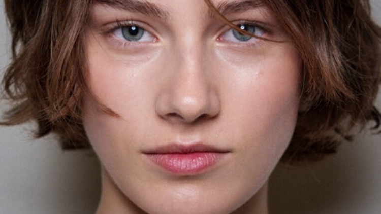 Ενυδάτωση προσώπου: Η σειρά περιποίησης που μας βοήθησε να διαχωρίσουμε τους μύθους από τις αλήθειες
