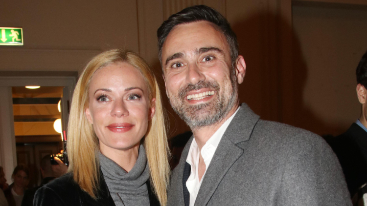 Η Ζέτα Μακρυπούλια τραγουδάει σε ύφος Eurovision για χάρη του Γιώργου Καπουτζίδη