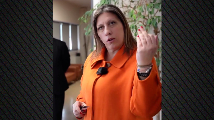 Κωνσταντοπούλου: Νέο σόου στα δικαστήρια της Λάρισας, «ελάτε λίγο μαζί μου, κοιτάξτε εμένα»: δείτε βίντεο
