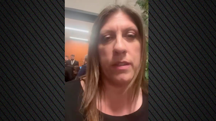 Το βίντεο της Κωνσταντοπούλου από το δικαστικό μέγαρο της Λάρισας ενώ υπέβαλαν μήνυση Καρυστιανού και Ρούτσι