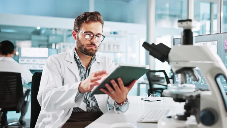 Μελέτη εντοπίζει γνωστά φάρμακα για άλλες νόσους που παρατείνουν τη ζωή των ασθενών με ALS