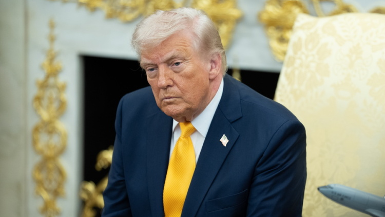 Τι σκέφτεται ο Τραμπ για το νησί Χαργκ: Κατάληψη ή ναυτικό αποκλεισμό για να ξεμπλοκάρουν τα Στενά του Ορμούζ